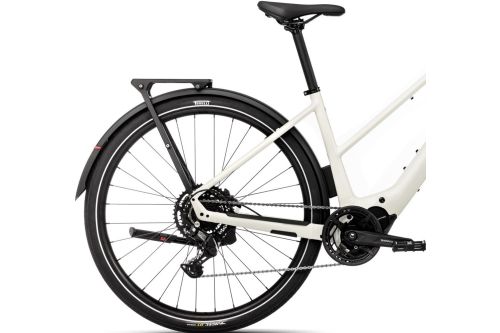 Rower elektryczny miejski trekkingowy miejski do jazdy na wycieczki po mieście po szutrach drogach polnych Orbea KEMEN TOUR 30 MID 7