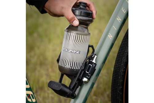 Koszyk na bidon Lezyne Flow Storage Cage ze schowkiem - Czarny