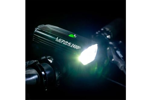 Zestaw oświetlenia rowerowego Lezyne Mega Drive 2400+ & Infinite Light Power Pack+